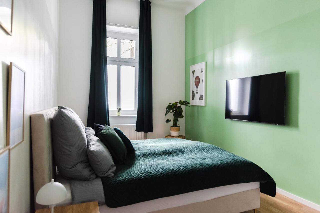 Appartement 165m2 Downtown Family 5br, 3bath, Kids Room, 11min Alexanderplatz Berlijn