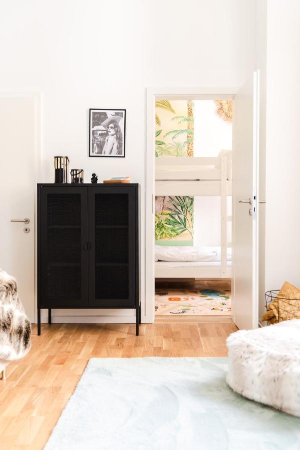 165m2 Downtown Family 5br, 3bath, Kids Room, 11min Alexanderplatz * Berlijn